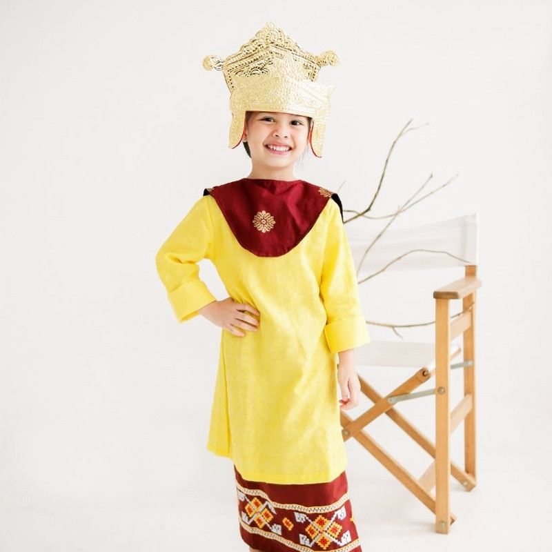 Baju Adat Tidung Kalimantan Utara Yellow Girl
