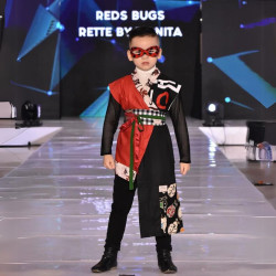 Kimono Red Bug Fashion Show Jepang